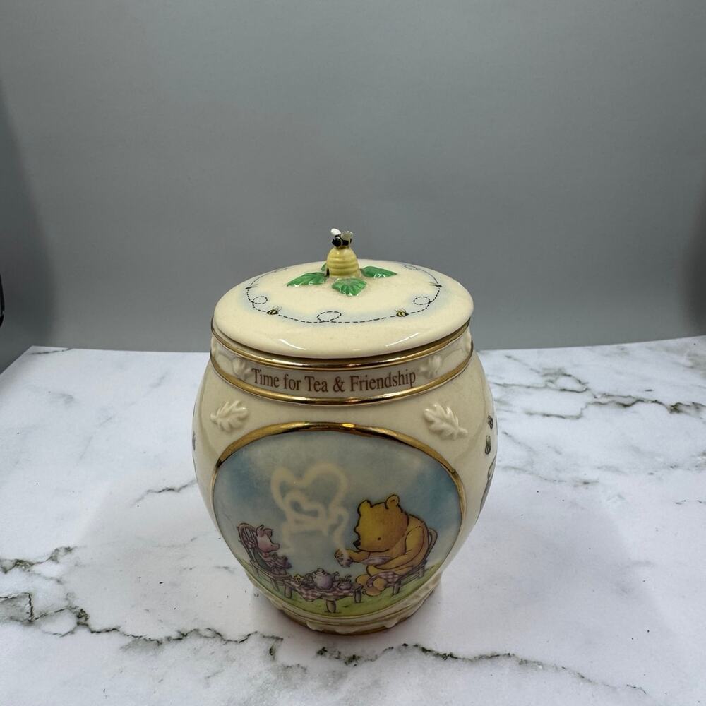 Winnie the pooh Classic porcelain time for tea and friendship music box